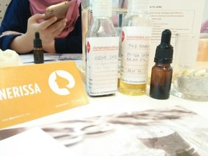 DIY Oil Moisturizer ✌, mine is Hemp Seed + Rice Brand Oil and Lavender Essence Oil
.
With Amore Skin Indonesia supported by @pondsindonesia
#jemmaclass #wtoilmoisturizer #goalsgeneration #pondsindonesia .
.
.
#clozetteid #beauty #makeup #skincare #womantalk #instadaily #blogger #indonesianfemalebloggers