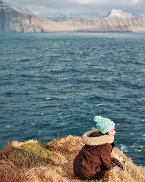 enjoying every sweet breeze of Faroe Islands before we left in the next day. 🌾🍂🍁
.
a series of #SayHelloFrom Faroe Islands!
[ D A Y 16 ]
.
#FaroeIslands 
#Føroyar 
#VisitFaroeIslands
#YukinoTamaTripFaroeIslands 
#AtlanticAirways
#LiveFolk
#LiveAuthentic 
#TravelinStyle
#Fujifilm_ID 
#ClozetteID
