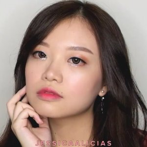 [#JessicaAliciasTutorial]Rose gold makeup tutorial 🌸✨ sophisticated and suitable for spring! Meski di indo panas terus sih tapi yaudahlah ya 😂.Detailssss~• @iope_official air cushion #23• @thesaem.official cover perfection tip concealer• @etudehouseofficial drawing eyebrow (brown)• @zoyacosmetics coloring eyebrow (brown)• @beautycreations.cosmetics olivia eyeshadow palette• @etudehouseofficial tear eye liner• K-Palette real lasting eyepencil 1day tattoo• @bhcosmetics daisy blush duo• @benefitindonesia high beam• @peripera_official peri’s ink velvet• contact lens kalo ga salah eos mimi brown @eyelovin 👀.....#jessicaalicias #jessicaaliciasmakeup #CHARISCELEB @charis_official @hicharis_official #clozetteid #beautybloggerindonesia #beautybloggerid #indonesian_blogger #indobeautygram #IVGBeauty @indovidgram #sbybeautyblogger #balibeautybogger #bloggerceria @indobeautygram @kbbvbyacb #kbbvfeatured #kbbvmember @tampilcantik #tampilcantik #kmakeupfa #kmakeup #kbeauty #asianmakeup #makeupkorea #koreanmakeup #ulzzangmakeup #꿀팁 #파데 #화떡 #셀카 #얼스타그램