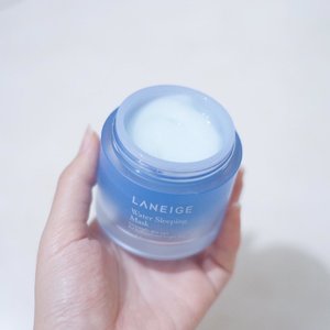 [#JessicaAliciasFaves] A classic cult-favorite and my favorite as well, @laneigeid Water Sleeping Pack 💙It locks up moisture throughout the night, doesn’t leave a sticky feeling, and the scent is really nice 💕If I *accidentally* skipped my PM skincare, the next morning my skin feels tight and dry. So if I’m really really tired that day and I don’t have the energy to apply like 5 products, I just slap this sleeping mask on, and my face won’t feel dry or tight when I wake up in the morning ☺️.#jessicaalicias #clozetteid #laneige