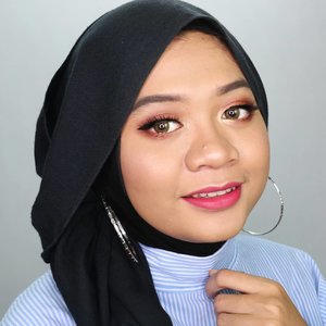 Muka lagi hepi karena nyobain makeup baru yang bikin mulus tanpa pakai filter. Pasti penasaran yaa aku pakai produk apa? Sabar ya, produknya bakal aku reveal di post berikutnya! 😁
.
__
#nofilter #nofiltersneeded #fotd #motd #makeup #beauty #hijab #hijaber #hijabstyle #hijabstyleindonesia #hijablicious #makeupinspiration #makeuplook #makeupinspo #bblogger #instabeauty #hijabfotografi #beautygram #hijabootdindo #hijabfotd #hijabersurabaya #mua #beautyinfluencer #surabayabeautyinfluencer #sbybeautyblogger #beautybloggerid #gadzotica #clozetter #clozetteid