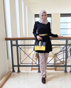 My #ootd for #WomanTrunkShow17 .
Presented by @womanblitz supported by @sbybeautyblogger 
Beautiful Yellow Bag from @egie.room
___
#wbxsbbwomantrunk #clozetteID #clozetters #clozettedaily