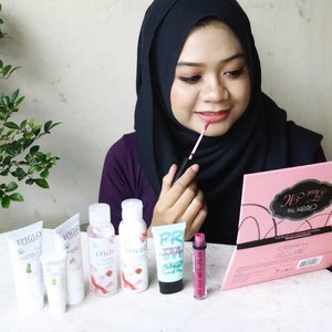 I'm excited to try some new beauty products from @ivabeaute.id .
Finally, I can play the hype ones from @beautycreations.cosmetics . They are Tease Me Palette, Poreless Face Primer and Long Wear Matte Lipgloss. Also, I got a full set of @epiglo_indonesia  Skincare for dry & sensitive skin. .
I know, you must be curious about the review of them. Don't worry, I'll be do it asap! .
Thank you so much @ivabeaute.id @sbybeautyblogger ❤
__
#sbbxivabeaute #sbbreview #sbybeautyblogger #makeup #beauty #fotd #ootd #makeupjunkie #makeupaddict #candid #hijabstyle #hijablicious #beautycommunity #bblogger #bbloggerid #beautybloggerid #beautybloggerindonesia #influencer #beautyinfluencer #clozetteid #clozetter