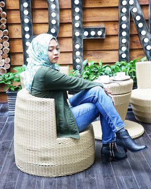 Love yourself first and everything else falls into line. You really have to love yourself to get anything done in this world..Lucille Ball..__#ootd #hotd #hijaber #qotd #fashion #style #love #clozetteid