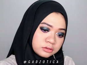 GALAXY SMOKEY EYE MAKEUP TUTORIAL
.
You may curious about how to achive the eye makeup of my previous picture. Here is the tutorial. Enjoy!
.
DEETS:
@f2f.cosmetics Eyeshadow Booster
#focallure #brightlux Palette
@lagirlcosmetics @lagirlindonesia Neon Palette
@beautycreations.cosmetics Tease Me Palette from @ivabeaute.id
@pixycosmetics Perfect Eyeliner
@absolutenewyork_id Starry Eyed Eyeliner
@maybelline Magnum Barbie Mascara
.
__
#galaxymakeup #smokeyeyes #indobeautygram #indobeautyvlogger #beautybloggerindonesia #sbybeautyblogger #indovidgram #beautyvlogger #beautyvloggerindonesia #tipsdandan #beautygram #makeuptutorial #fakeuproom #videomakeup #1minutemakeup #tutorialmakeup #focallurebrightlux #discovervideos #makeupartistworldwide #fakeupfix #makeupjunkie #gadzotica #beautybloggerid #makeup #gadzoticavideo #ClozetteID #clozetter #clozette
