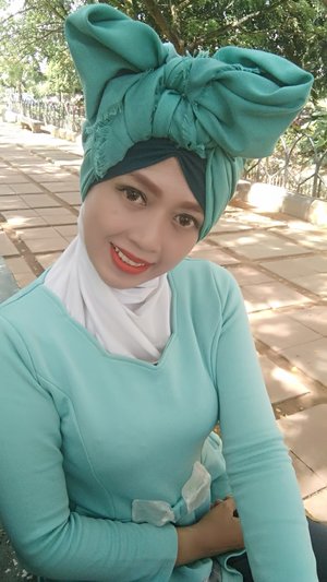 The girl and her ribbon turban...
#COTW #ClozetteID #CIDHijabInspiration