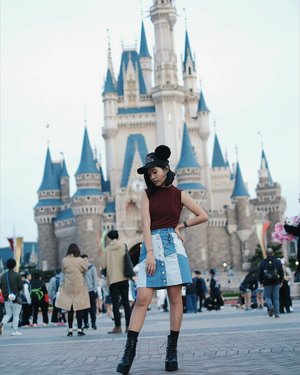 When the castle match with the skirt.

Its getting offer... Miss the place, miss the wow effect, miss the people, and miss the guide 😘

I miss the way he took this pic !

Wearing dress as shirt from @61clothing