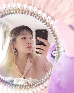 ONE BRAND MAKEUP!You need ONLY “RP.286,500”To create “Daily Korean Makeup”미럴러르 셀카-Guess what brand is it?😎Coba tebak brand apa ini?Hint. Local brand shh 🤫#mirrorselfie #dailykoreanmakeup