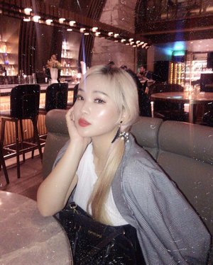How do you think this look? Makeup and style😏💋
This is “DATE NIGHT MAKEUP” when was my wedding anniversary hehehe
When it is dark your eyes are more glowing!✨✨
-
저녁 데이트 메이크업 룩! 오랜만에 레스토랑 가본다고 열심히 꾸며 봤습니당💜 그리고 인증샷!