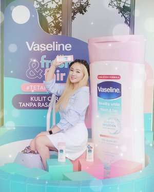 Hello girlsss do you ever struggling from sticky lotion? I will give you the best solution! It’s new and non-sticky formula, cooling UV lotion with menthol, 10X vitamin B3+!It’s the best for humid and hot weather in Indonesia❤️ for me and for all of us xoxo-@vaselineid @clozetteid#TetapNyaman #clozetteid