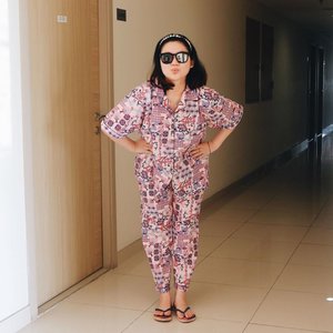 Work from home tetap kece dan modis karena pakai piyama dari @bobo_syantik! Nyaman dipakai, longgar engga ketat di badan, bahan tebel tapi tetep adem, kualitas ga diragukan 👌Motifnya bagus-baguss lagi ❤️Super loveee ❤️❤️❤️.....#clozetteid #ootd #ootdindo #lookbook #lookbookindonesia #lifestyleblogger #fashion #blogger #fashionblogger #wiwt #potd #vscocam #eosm10 #lovelife #instagood #streetstyle #potd #eosmdiaries #ggrep #ggrepstyle #cgstreetstyle #streetfashion #setterspace