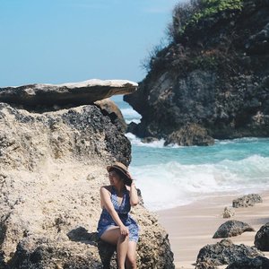 Sun bathing 🌞
.
.
Trekking kesini sih luar biasa turun sama naiknya gempor 😂
.
.
.
#clozetteid #LYKEambassador #holidays #beach #explorebali #balibible #nyangnyangbeach #instagood #lovelife #blogger #pantai #baliholiday #baliadvisor #balibeach #balinesia