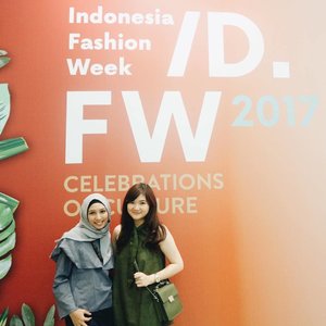 From Indonesia Fashion Week 2017 last Saturday with this sis 🙆
.
.
.
#IDFW #idfw2017 #clozetteid #wardahyouniverse #indofashionpeople #bloggerlife #styleblogger #weekendvibes