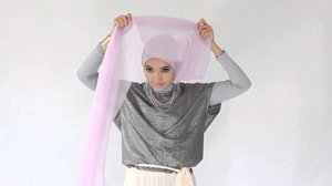 Tutorial Hijab Pashmina Cantik Ke Pesta - YouTube#WearItPink Hijab