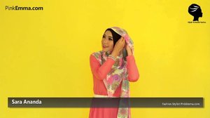 PinkEmma Hijab Tutorial: Gaya Feminin Dengan Pashmina Segiempat Motif Floral - YouTube#WearItPink Hijab