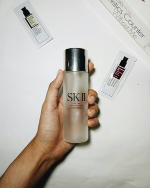 Look who's left waaayyyy behind of #abnewyearstashchallenge! Lurking on Shopee to find any online shop who sells consistency 😂😂 Anywayyyy! Here's my Day 6&7 submission of the challenge: Toners/FTE & Essences1st photo:🌴 SK-II Facial Treatment Essence -- I remember how amazing it was when I tried it for the first two weeks in 2015. My face was ✨clear and glowing as diamond✨ but years after keep using it I feel like I always need more nourishment (due to lack of sleep, more stress, more polluted air, crazy habit of eating, etc) and it does nothing but hydrating my skin. It is not as magical as it used to be. Its brightening and acne-preventing effects no longer significant shown on my skin. But somehow I can't find any essence that can replace this FTE. I've tracked the ingredients of products that so-called as 'dupes' for this but that was an utterly bullshit: Their ingredients is NOTHING similar to this SK-II FTE.I haven't find any essence that suits my skin type better than this, I have tried few samples of COSRX essences: Galactomyces 95 Whitening Power Essence and Advanced Snail Mucin Power Essence, both give me whiteheads along my jawline, cheeks, and forehead 👋👋👋 --That's how I see myself gonna keep repurchasing this -ugh- extra e$$pensive FTE. Do you guys have any recommendation?2nd photo:🌴 Bioderma Sensibio Tonique (3/5) This doesn't cause any problem to my skin, but I don't see any remarkable hydration from its drops. It hydrates, but I've seen better toner that can do much better work, with cheaper price. 🌴 Hada Labo Gokujyun Ultimate Moisturizing Light Lotion (2/5) This toner is extremely hypedddd and but it breaks my heart that it adds more whitehead to my skin. Plus, when I used it I recognized my face gets more oily on T-Zone area. Yikes and no repurchase. 🌴 SK-II Facial Treatment Clear Lotion (3/5) It hydrates my skin but it dries down my bank account 😂😂 To be honest, using this before FTE makes my skin kinda heavy, not hydrated as the way how I wanted to be. It's kinda hard to explain, but I prefer using FTE alone without this. (cont'd)