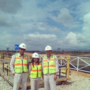 planning department team, w/my supervisor on the field #mining #work #kalimantan #kaltim #clozettegirl #clozetteid