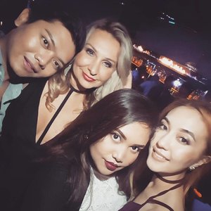Selfie at its best: tilt the camera few degrees and take a snap from above😂
.
Throwback with the gorgeous @klarasabotkoski, the beautiful @leenacue and my boo @gifost244 Gilang before turns to beautiful Gigi😍😙
.
Will post our first collaboration with @klaracosmetics Eyeshadow Pallete, Coachella and Burning Man, while waiting for Klara Cosmetics launch at @sephoraidn soon baby soon!💋
.
.
#MakeupwithSelly #klaracosmeticsid 
#klaracosmetics #makeupjunkie #sephoraidnbeautyinfluencer #clozetteid