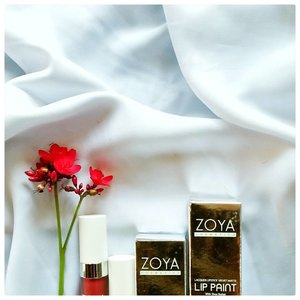 Current fav! 
@zoyacosmetics metallic lip paint in Elizabeth & Beatrix. Kenapa favorit? Tungguin di #JurnalSaya 
#BeautyThings 
#BeautiesquadXZoya
#ZoyaCosmetics
#EasilyLookingGood
#metalliclippaint
#beautiesquad 
#clozetteco 
#clozetteid