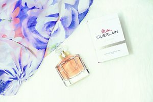 introducing Mon Guerlain.. the new perfume from the house of @guerlain that especially made for woman.. it boasts house favourite notes of lavender and vanilla in a scent that works as a clash between the modern and the classic 💋 i really love the smells!! 💙❤💛❤💙
.
#MonGuerlain #ClozetteIDXGuerlain #Clozetteid