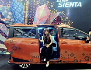 yesterday at Indonesia Fashion Week 2017 @indonesiafashionweekofficial invited by Toyota Sienta, thank you @toyotaid for inviting me 😘😘😘 seneng bgt bs menyaksikan fashion show dr 5 designer, Ardistia, Rika Mulle, Metty Choa, Yosef  Sinudarsono, dan Hartono Gan ❤
.
yuk ikutan #OrangeofTheDay Photo Competition! post OOTD kamu dengan nuansa ORANGE yang hits di booth Toyota Sienta.. sertakan juga hashtag #OrangeofTheDay #PopUpPlayground #MySienta dan mention @toyotaid 😉 Ada hadiah voucher belanja dengan total jutaan rupiah lohhh.. hanya smpai tgl 5 Feb yaaa, good luck 💋💋💋
.
oh ya check juga ya keseruan aku dan girl gangss ku kmrn di IFW 2017
@delagatha
@steviiewong 
@tiffanikosh 
@cclaracr
.
#PopUpPlayground #MySienta #UnlockYourPlayground #OrangeBlackOOTD