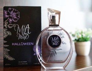 Beberapa minggu yang lalu dikirimin Mia Me Mine Halloween Eau De Parfum sama @cnf_perfumery dan wanginya dominan musk ❤️
_
Buat yang suka aroma musky seperti aku, rekomen banget parfum ini! 💕 #elinminireview #clozetteid