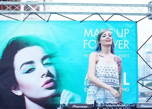 You rock on @makeupforeverid 🙌
_
#aquaxlcolorfestival #makeupforeverid #mufe #clozetteid #makeupforever #beautybloggerid #indonesiabeautyblogger