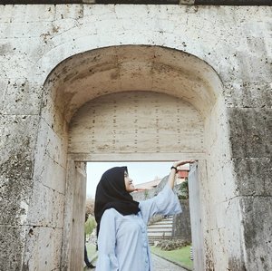Typical tourist shot at Shuri Castle entrance 📸
.
If you want to visit a historical site in Okinawa, this place should be on your list! 🏝🌞
.
#okinawa #traveblog #clozetteid