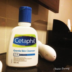 Mildest cleanser i've ever tried. 
Non parfume, non detergent, and also can clean my daily makeup without water! 
Full review on my blog :)
www.christinbunady.wordpress.com

#clozetteID #FDBeauty #sociolla #sbn #blogger #beautyblogger #review #ibb #makeup #instabeauty #cetaphil #skincare #product #cleanser #endorsement #productphotography
