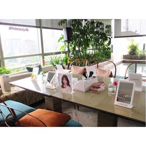 I was attending a #beautyworkshop that @laneigeid held with a #koreanmakeupartist, Cat Koh last weekend. It was pretty interesting to learn directly from the expert, how Korean girls do their look 💕 For details, check the #Kbeauty tips & trick on my #blogpost now! Link is on bio ⬆️ #bsbeauty16 😘 #clozetteid #flatlay #makeup