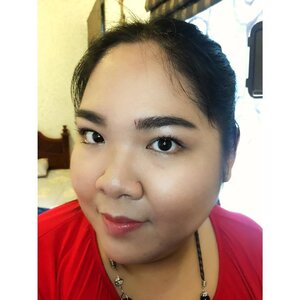 Second day of Chinese New Year 2017 gathering 🏮 Here is my #tartecosmetics 😘 I did the full face makeup with minimal makeup available; so, I used a few item as double duty - @urbandecaycosmetics Naked Basic for eyeshadow, brow and contour, and the @tartecosmetic Blush Stick for blush and eyeshadow base.
.
.
.
#blossomshine #makeup #makeuptalk #clozetteid #beauty #cny #beautytalk #makeupmafia #beautyblogger #makeupartistjakarta #makeupporn #indonesianbeautyblogger #chinesenewyear #instadaily #instamakeup #instabeauty
