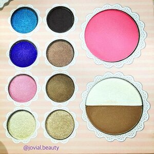 A closer look of the @bhcosmetics That's Heart palette 💖 #jovialbeauty #clozetteid #makeup #flatlay