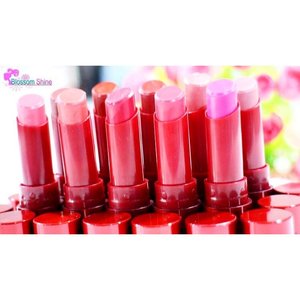 10 Shades Fanbo Matte Lipstick 
Met mlm! Lg pd ngapain nih? Aku mau share racun terbaru dr @fanbocosmetics nih. Penasaran warnanya seperti apa? Yuk mampir ke Blog ku for the #lipswatch 👄
.
http://bit.ly/gracia-mattefanbo
.
#blossomshine #makeup #BeautiesquadxFanbo #Beautiesquad #FanboCosmetics #lipstickmattefanbo #mattelipstick #lipstickmatte #makeuptalk #makeupmafia #makeupjunkie #lipstickjunkie #lipstickmafia #lipsticklust #wakeupandmakeup #clozette #clozetteid #haul #makeuphaul