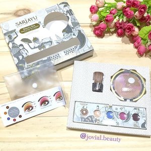 Currently is admiring this beautiful @sariayu_mt #limitededition #beautybox 😍 I got it on special months ago, but is still on special (I just checked from the #marthatilaar online shop), which is Rp 104,500.- (normal price Rp 209,000). It is a set of #highlightingpowder + little kabuki brush & duo palette of eyeshadow palette (top) & lip palette (on the bottom of the eyeshadow palette). I like how compact the packaging is; suitable for traveling. As for the quality, let me get back to you after playing with it 😃 good night!🌙 #jovialbeauty #makeup #clozetteid #clozetter #firstimpression #flatlay #indobeautygram #indobeautyblogger #indomakeup #indobeauty