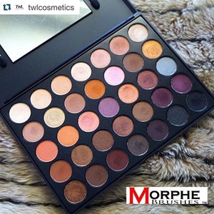#MorpheBrushes 35W palette😍 can't wait for mine to arrive soon😚 just ordered it last night. It's been on my wishlist for a while.. Feels like #Christmas already 🎉#Repost @twlcosmetics 💖

#TWLmorphe #clozetteid #makeup #flatlay #Indonesia #instamakeup #instabeauty #indobeautygram #indonesianbeautyblogger #beautylover #beautyjunkie #makeupblog #makeuphaul #makeupporn #makeupjunkie #beautybloggerindonesia