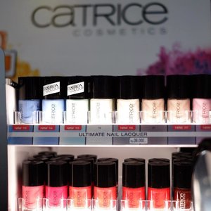 Koleksi kutek @catrice.cosmetics banyak banget😭😱. Warnanya lucu lucu banget!! Mupeng🙈🙈. Dan ada yang liat gak harganya berapa?😌😏 hayooo
.
.
.
.
.
#clozetteid