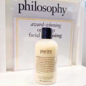 I'm so curious with this award winning 3-in-1 face and eyes cleanser. You can find this superior cleanser from @philosophyindonesia at any @sephoraidn . ...#sephoraidnbeautyinfluencer #sephoraidnbloggergathering #sephoraidnxphilosophy #clozetteid