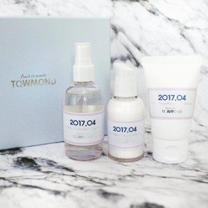 #deahamdanreview mini review is back!!
---
Today I'm back with @towmond_official one month Real Fresh set skincare that freshly made in 3rd March 2017! I know that u might be confuse with this kind of skincare, why so small, why monthly, etc. 
So basically, @towmond_official strives to make safe cosmetics, they made the skincare freshly in order not to buy products that lost its function by expired manufacturing date. That's why it's a month's supply of skincare
--
I tried this for 1 weeks, but sadly my skin reacting with 2 acnes grew on my chin, recently for almost 6 months, I've never get any acnes but in one time that little things just pop out of nowhere. Maybe I'm sensitive with raw materials? Or any other reasons that I don't know. That's why I stop it and only use their mist for face hydration. --
Eitsss, but its not mean that this product is bad, NOPE, there's a lot good review out there came up from my other beauty blogger friends! You may check their reviews -> @sefiiin @steviiewong @itachenn 💗💗
If you want to purchase this product and all range of Korean cosmetics and skincare, you can shop through www.hicharis.net/deahamdan ! .
.
.
.
#clozetteid #charis #hicharis #charisceleb #towmond #towmondrealfresh #towmondfresh12months #towmondofficial #towmondapril @charis_official @towmond_official