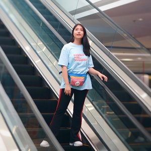 Feelin’ fancy with @liuniconthings Tootsie Fanny Pack from ma lov @gianciana & @tiffanikosh 💕. Whenever I wear this, I always reminiscing the funny story behind this Pack🤣
. .
#clozetteid #ootdkorea #ootdindo #ootdindonesia #instaootd