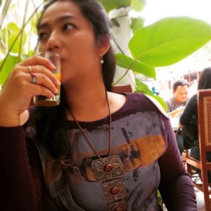 Enjoying mirning breeze with jamu kunir asem...
#kunirasem #jamu #morning #casual #ootdindo #ootdindo #ClozetteID #girl #indonesiangirl