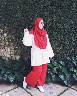 Like vanilla ice cream with strawberry sauce 🍧

#tapfordetails #fashionmodesty #hijabfashion #hijabootdindo #ootd #ootdindo #lookbookindonesia #lookbook #chestcoveringhijab #hijabinspiration #outfitideas #ClozetteID