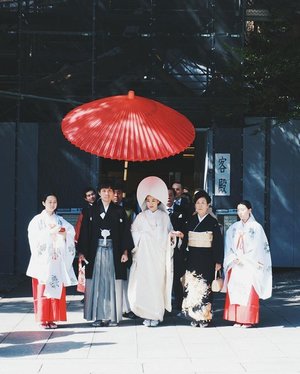 # Meiji Shrine (Meiji Jingu) #
You should come to Meiji Shrine (Meiji Jingu) on weekends. Because you will be able to see traditional Japanese wedding like this.

#GoFUJIFILM #Fujifilm #fujifilm_id #FujiXA3 #XA3 #xf35mmf14 #terfujilah #indahrptrip #IndahRPinJapan #japantrip #MeijiShrine #MeijiJingu #japanesewedding #ClozetteID