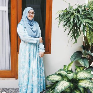 If you put green and yellow together, then it becomes blue. If you put a smile with a nice dress, then it becomes awesome ❄Aisyah Drees in soft blue sky from #SweetBelleSeries by @byummubalqisHatur nuhun mommy @babyhijaber 💙#tapfordetails #fashionmodesty #hijabfashion #hijabootdindo #ootd #ootdindo #lookbookindonesia #lookbook #chestcoveringhijab #hijabinspiration #outfitideas #ClozetteID