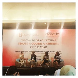 On the stage, my favorite & inspiring bloggers @dianarikasari @fifialvianto @theambitionista with the lovable MC @uchiet 🌹 #ClozetteID #BloggerBabesID