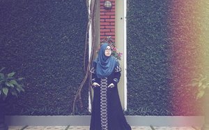 Mood board for yesterday's outfit: navy blue with a touch of ethnic.*****Scarf: OSI by @heaven_lights Dress: Jippa Abaya by @byummubalqis*****#tapfordetails #hijabfashion #hotd #hijabootd #hijabootdindo #ootd #ootdindo #lookbook #lookbookindonesia #hijabinspiration #hijabstyle #ClozetteID