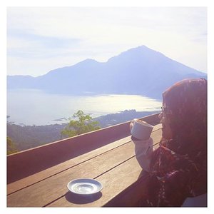 Yesterday morning. I was sipping my tea with this beautiful view of Mt. Batur & Lake Batur.Kintamani, Bali, Indonesia.#exploreindonesia #explorebali #folkindonesia #livefolkindonesia #ClozetteID