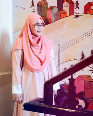 Dresscode for today's event is between pink, green, or yellow. And i choose the pink one.So, here's pink outfit version of me 🌹#tapfordetails #fashionmodesty #hijabfashion #hijabootdindo #ootdindo #lookbookindonesia #lookbook #chestcoveringhijab #hijabinspiration #outfitideas #ClozetteID