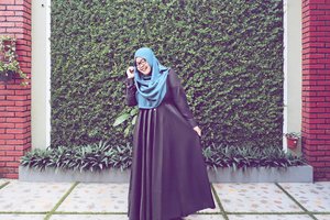 Maksud hati mau sok candid, namun kenyataannya tak sejalan 😂😂😂...#fashionmodesty #hijabfashion #hijabootdindo #ootd #ootdindo #lookbookindonesia #lookbook #chestcoveringhijab #hijabinspiration #outfitideas #instamodesty #instafashion #ClozetteID