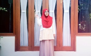 NEW BLOG POST on www.indahrp.com
*****
Outfit Ideas: Merah Putih
(link on profile)
*****
Scarf: OSI by @heaven_lights
Top: Pudica by @inforiamiranda for Blibli.com
Skirt: unbranded
*****
#IndahRPblog #indahrpdotcom #ihblogger #indonesianhijabblogger #hijabblogger

#tapfordetails #fashionmodesty #hijabfashion #hijabootdindo #ootdindo #lookbookindonesia #lookbook #chestcoveringhijab #hijabinspiration #outfitideas #riamirandastyle #ClozetteID