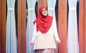 NEW BLOG POST on www.indahrp.com
*****
Outfit Ideas: Merah Putih
(link on profile)
*****
Scarf: OSI by @heaven_lights
Top: Pudica by @inforiamiranda for Blibli.com
*****
#IndahRPblog #indahrpdotcom #ihblogger #indonesianhijabblogger #hijabblogger

#tapfordetails #fashionmodesty #hijabfashion #hijabootdindo #ootdindo #lookbookindonesia #lookbook #chestcoveringhijab #hijabinspiration #outfitideas #riamirandastyle #ClozetteID